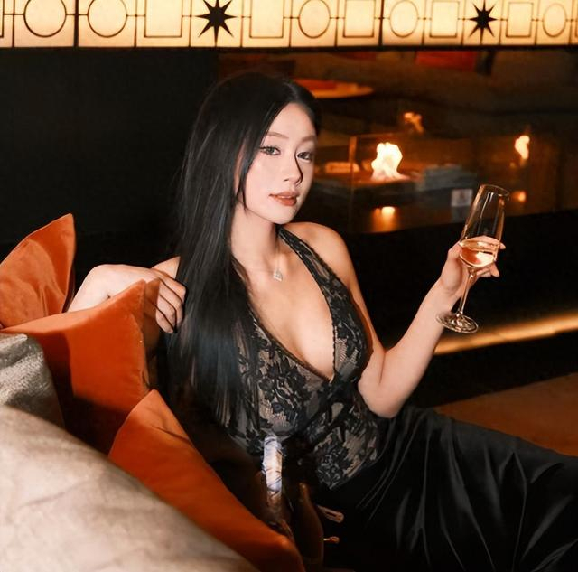 范斯晶和男友近照：28岁越来越美，男友1米96，也进男足国家队|范志毅|足球|国足|足协杯|马镇_新浪体育_新浪新闻